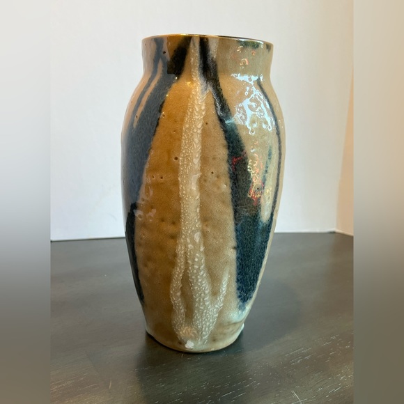 VTG  HAND-THROWN STUDIO POTTERY VASE - BLACK & NATURAL. ARTIST SIGNED - Picture 3 of 5